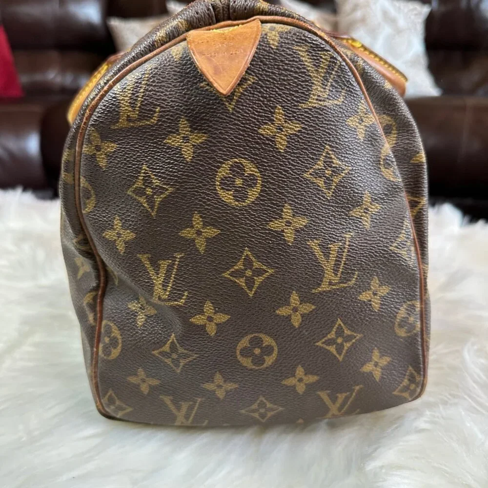 ❌SOLD❌Authentic Louis Vuitton Monogram Speedy 30 Handbag - Picture 4 of 16